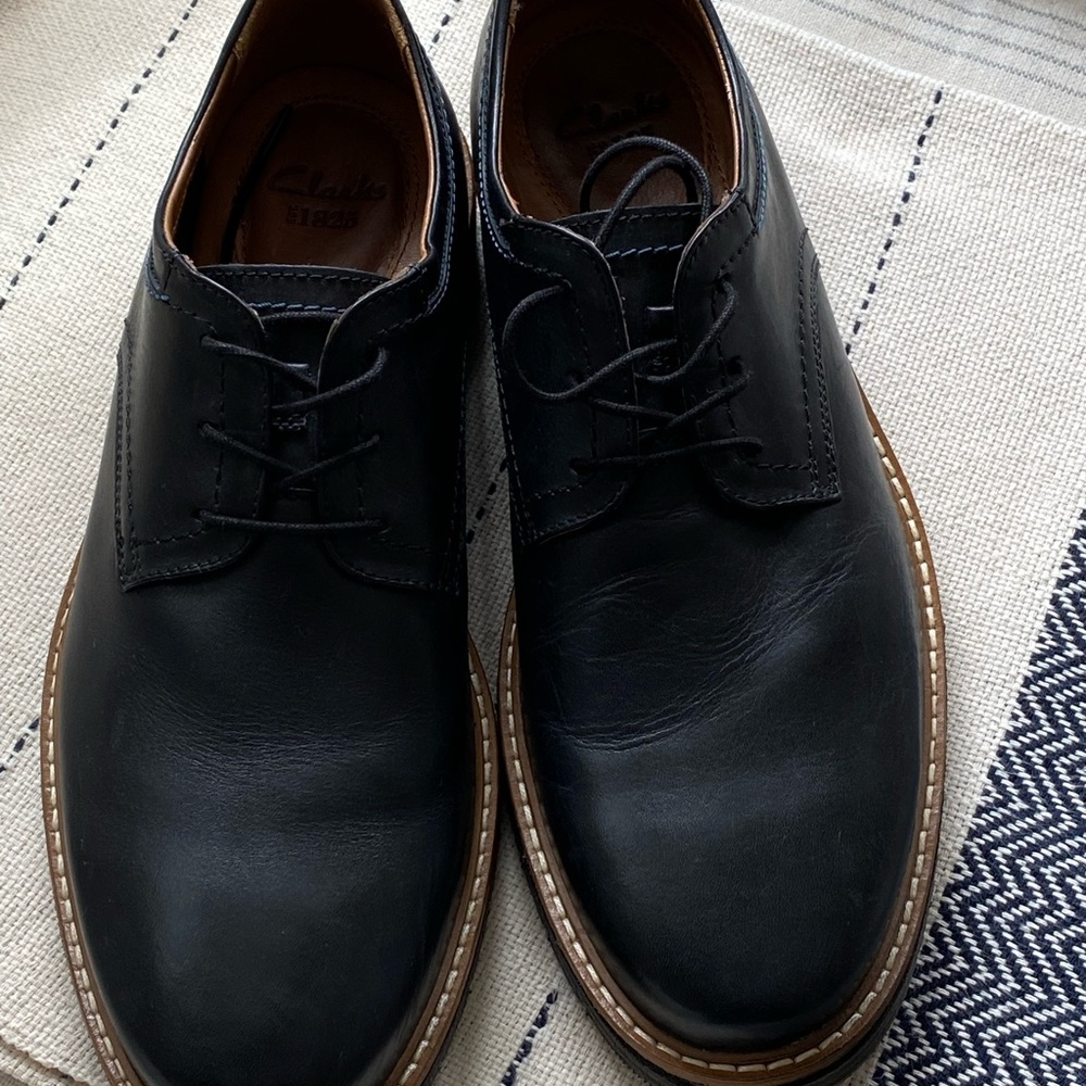 Clarks size 10 dress casual shoe.